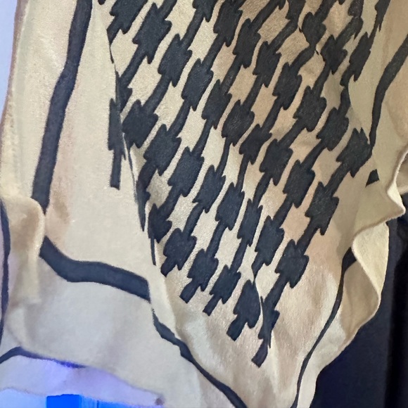 Scarf - Picture 5 of 8